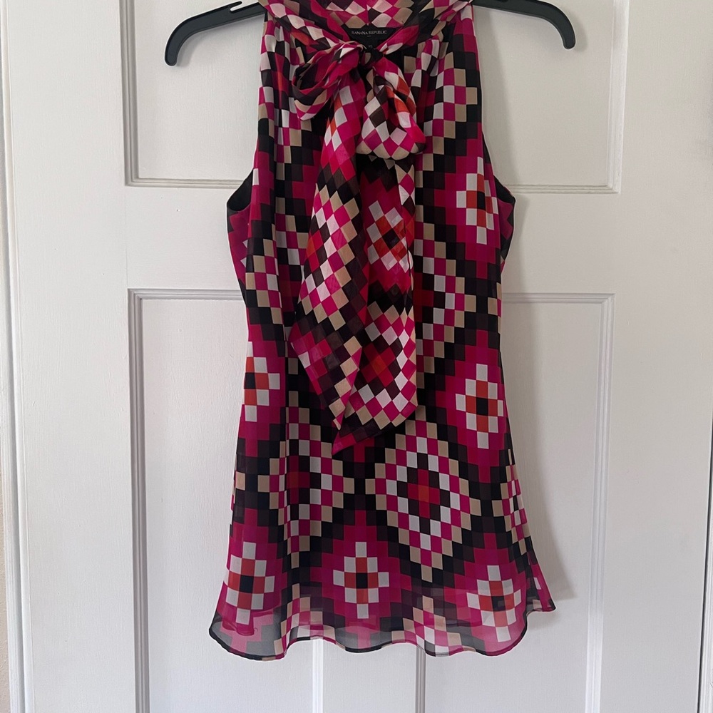 Geometric Patterned Sleeveless Top